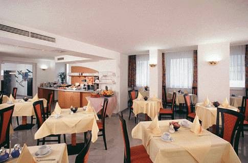 Hotel President Frankfurt Франкфурт на Майн Екстериор снимка